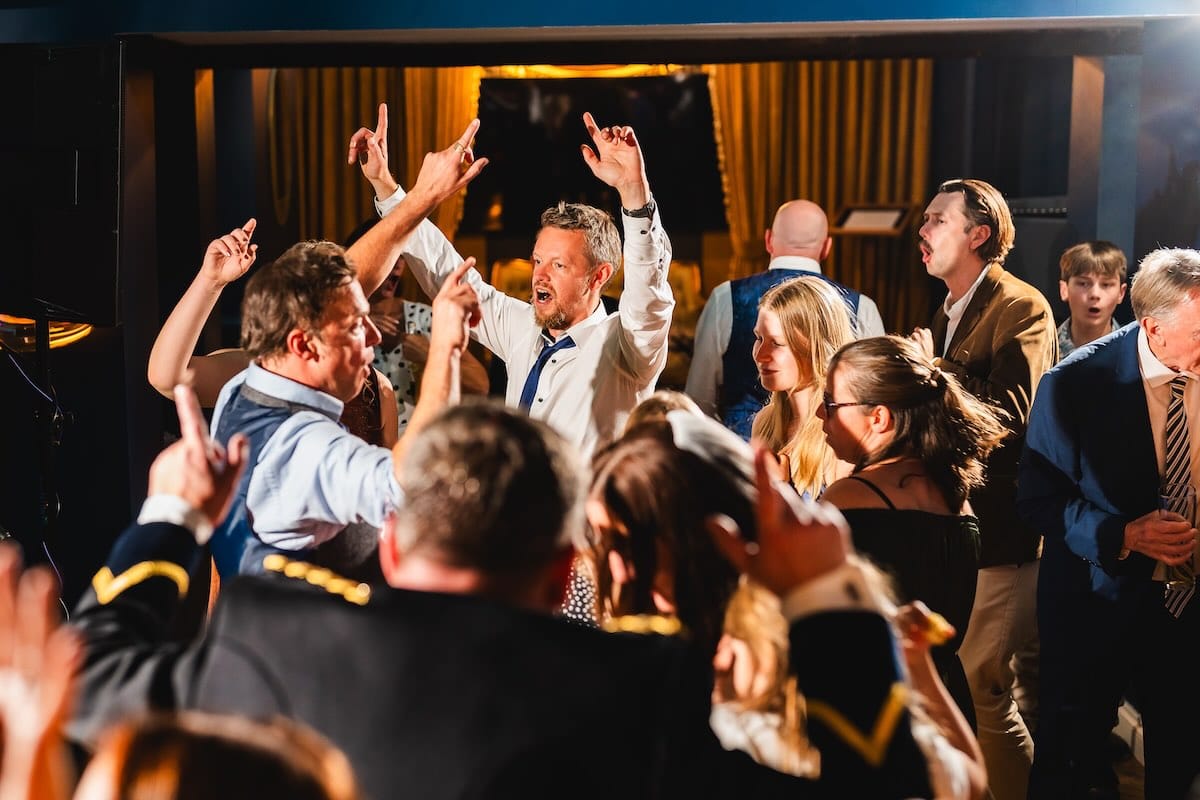How to Choose the Perfect Wedding DJ
